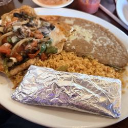 Mis Pueblos Mexican Restaurant - Pollo Fundido