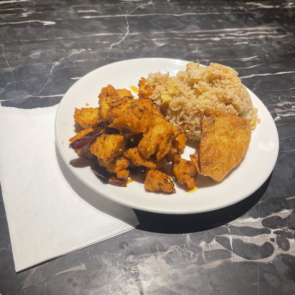 Dry chili chicken special (with fried rice and crab Rangoon) Dry chili chicken special (with fried rice and crab Rangoon)