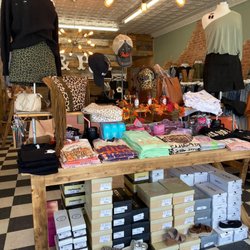Pearls and Paper Dolls - Grand Saline - Women's Storefront and Online Fashion Boutique Located in Grand Saline, Texas