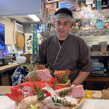 Hihimanu Sushi - Sushi Bars Near Me - Honolulu, Hawaii