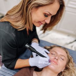 De'Luxe Beauty Lounge - De'Luxe offers permanent makeup services that are the best in the industry. With over 25 years in PMU, your results will be flawless.