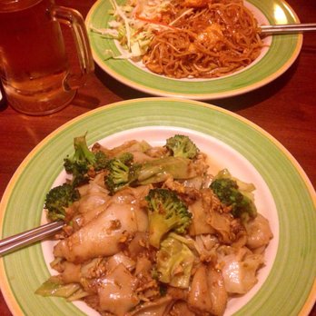Little Thai Restaurant - Chicken pad Thai in the back and veggie pad see ew in the front - Thai Near Me - Seattle, Washington Little Thai Restaurant - Chicken pad Thai in the back and veggie pad see ew in the front - Thai Near Me - Seattle, Washington