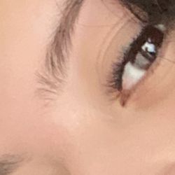 Pretty Brows - Glue can be seen & is THICK on my eye.
