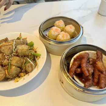 Dim Sum Palace - Stir-fried radish cakes, chicken feet & seafood shumai - Dim Sum Near Me - New York, New York Dim Sum Palace - Stir-fried radish cakes, chicken feet & seafood shumai - Dim Sum Near Me - New York, New York