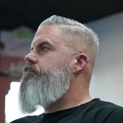 Headzup Barbershop - Beards done to perfection
