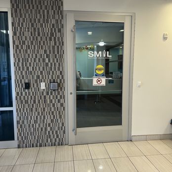Southwest Medical Imaging - Front door entrance has automatic push button to enter - Diagnostic Imaging Near Me - Phoenix, Arizona