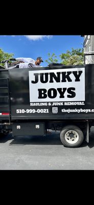 Residential cleanouts - Managing a residential clean-out all by yourself is no easy feat. Over time homeowners tend to collect a lot of belongings that add to the pile of things they don’t really need, such as hot tubs. This is especially true for families with kids. If you have gathered an entire room’s worth of toys, old furniture, interior décor, or a mix of items that you don’t wish to use anymore, it’s time to get them out of the house. Here at Junky boys, we can help you with effective residential clean-outs so you don’t have to worry about the grunt work.