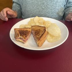 Gracie's Diner - Ham and grilled cheese