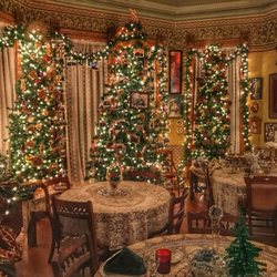 Sf Martin House - Decorated for Christmas.