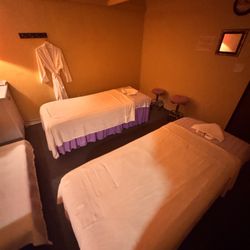 Green Healthy Massage