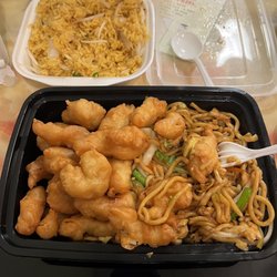 Wu's Kitchen - Sweet and sour chicken and chicken lo mein and fried rice