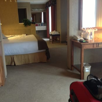 Holiday Inn Express & Suites Saskatoon - Our lovely and spacious suite on the second floor - Hotels Near Me - Saskatoon, Saskatchewan