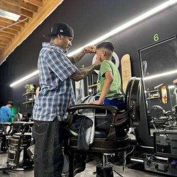 Infamous Barbershop - Henry - Barbers Near Me - Gardena, California Infamous Barbershop - Henry - Barbers Near Me - Gardena, California