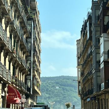 Playa de la Concha - Beaches Near Me - Donostia / San Sebastián, SS