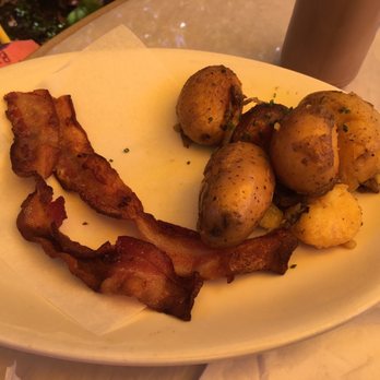 Sunflower Caffe - Crispy bacon and perfectly seasoned potatoes for the picky eater at the table. - Coffee & Tea Near Me - Sonoma, California