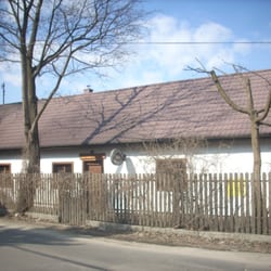 Gospoda Na Woli - Z zewnątrz jak wiejska chata.