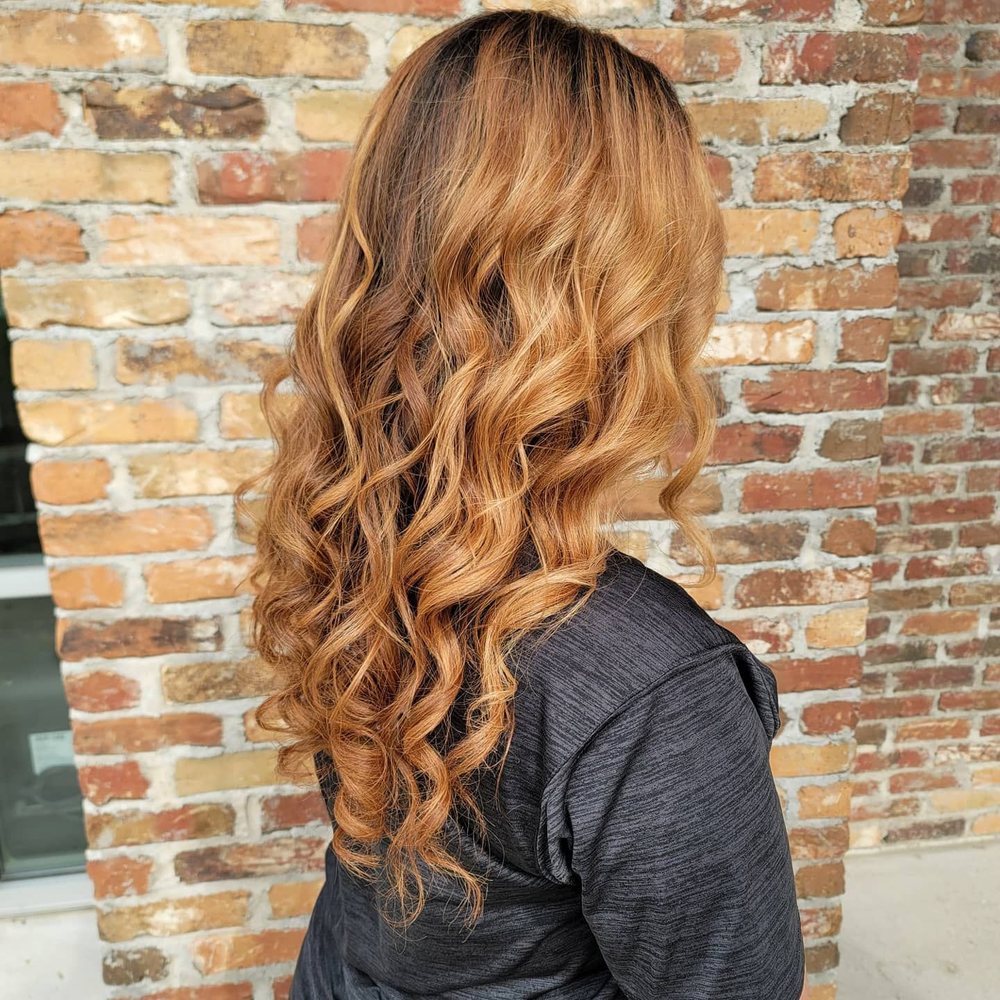 Lorie Loves Hair Logo