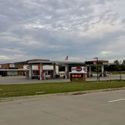 Kum & Go - Overall view facing southeast