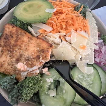 Fresh Green - Kale, salmon, cucumber, onions, carrots and parmesan cheese. - Salad Near Me - Bowie, Maryland