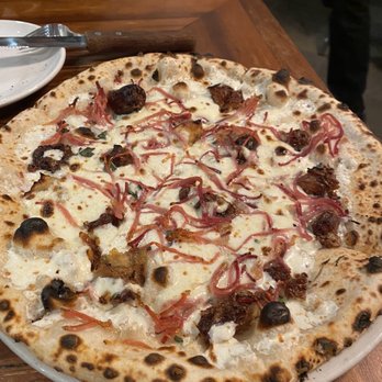 Pizzicletta - Specialty pizza - mozzarella , speck, sage, dates, and mascarpone. Soooooooo gooooooooddddd! - Pizza Near Me - Flagstaff, Arizona