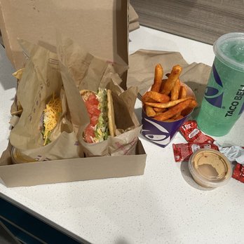 Taco Bell - Online exclusive box $7.98 comes with Chalupa/ hard taco chips and melted cheese medium drink and extra ordered hot French fries .. - Fast Food Near Me - Rochester, New York Taco Bell - Online exclusive box $7.98 comes with Chalupa/ hard taco chips and melted cheese medium drink and extra ordered hot French fries .. - Fast Food Near Me - Rochester, New York