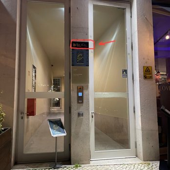 Bairrices - Difficult to find front entrance - Portuguese Near Me - Lisbon, 11