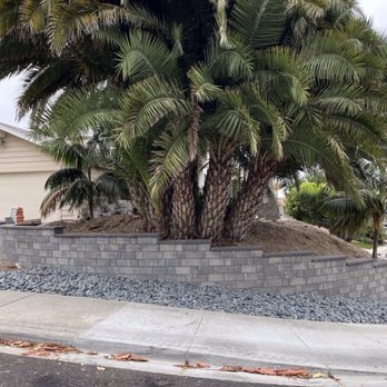 Eccentric Landscape Designs - Retaining waal completed with CAPS installed. Fantastic. No plants yet. - Landscaping Near Me Eccentric Landscape Designs - Retaining waal completed with CAPS installed. Fantastic. No plants yet. - Landscaping Near Me