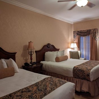 Fulton Steamboat Inn - Double queen room - Hotels Near Me - Lancaster, Pennsylvania