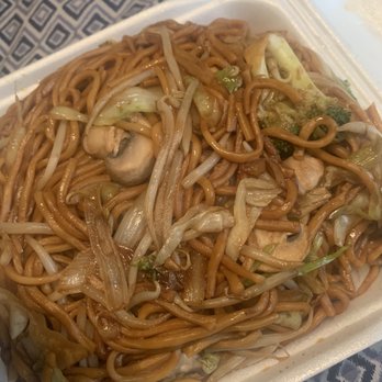 Chef Chen - Plate of veggie lo mein - Chinese Near Me - Montebello, California