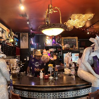 Maxine's On Shine - Bar - New American Near Me - Orlando, Florida Maxine's On Shine - Bar - New American Near Me - Orlando, Florida