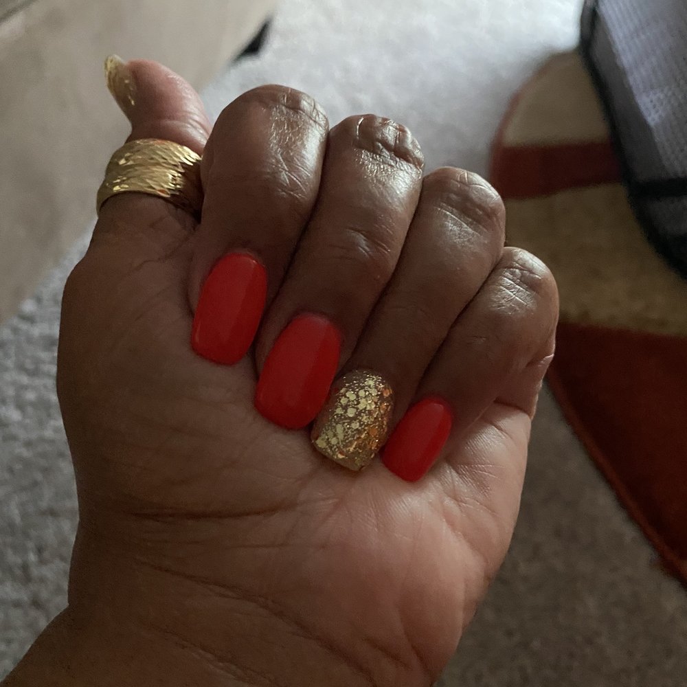 Love the short look and the color Love the short look and the color