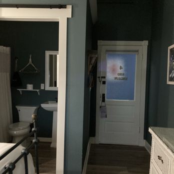 The Roanoke Hotel - View of the entryway door to the Boho Bungalow room. - Hotels Near Me - Sebring, Florida The Roanoke Hotel - View of the entryway door to the Boho Bungalow room. - Hotels Near Me - Sebring, Florida