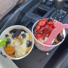Delicious yogurt with fresh fruit :0) Delicious yogurt with fresh fruit :0)