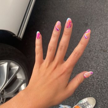 De Lux Nails Spa - Nail Salons Near Me - Mount Pleasant, South Carolina