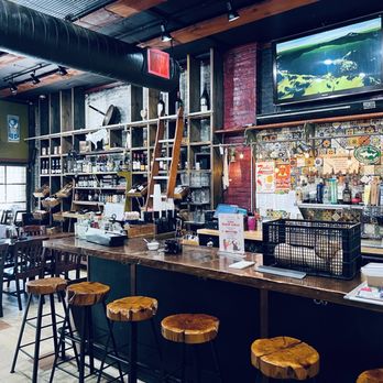 Chucks Trading Post - Bar area - Breakfast & Brunch Near Me - Baltimore, Maryland