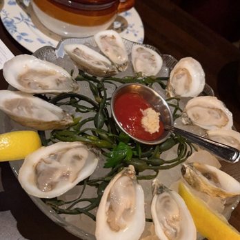 Armitage Alehouse - East Coast Oysters (dozen) - Pubs Near Me - Chicago, Illinois