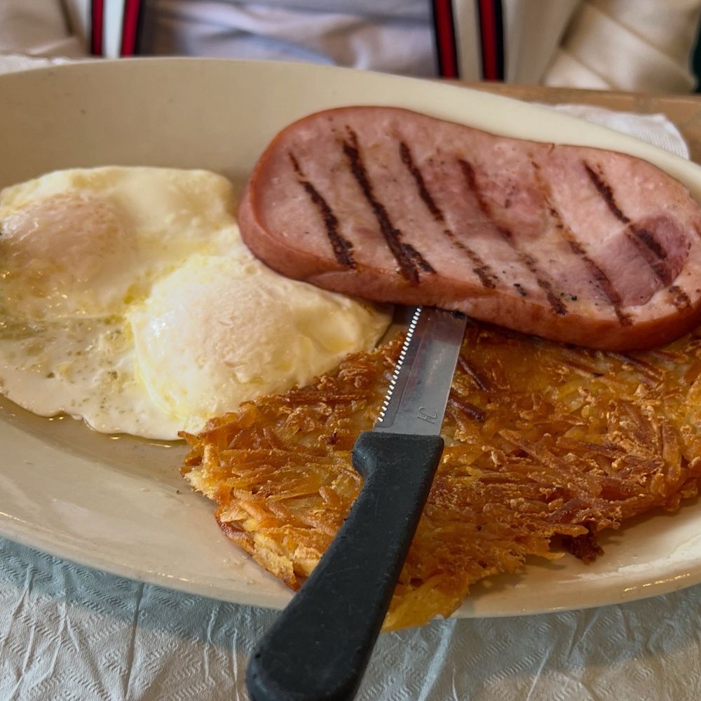 Two eggs over easy, with ham and chrispy hash browns...met expectations !!!