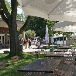 Teehaus im Weißenburgpark - Das Ambiente mit zwei kleinen Brunnen ist idyllisch