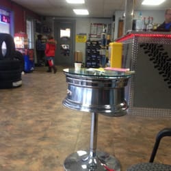 Silver Valley Tire Center - The front desk and free popcorn.