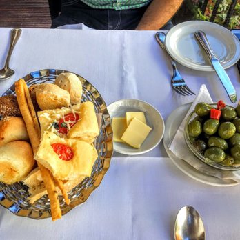 Villa Bianca - Bread and olives - Italian Near Me - London, XGL