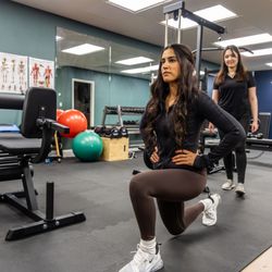 Zenshin Fitness Personal Training - Walking lunge coaching