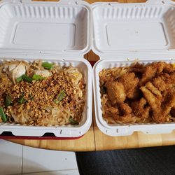 Nisa's Thai - Two kinds of pad thai.
