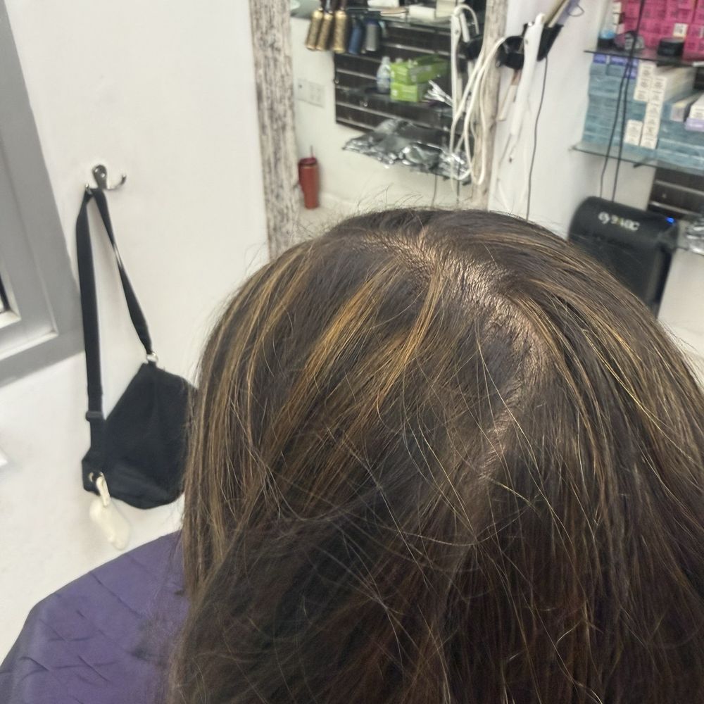 Brian Guy Studio 14 - Before: chunky streaks throughout - Hair Stylists Near Me - Irvine, California Brian Guy Studio 14 - Before: chunky streaks throughout - Hair Stylists Near Me - Irvine, California