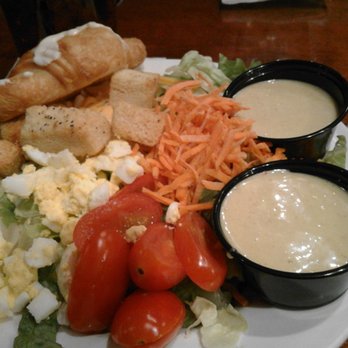 Cheddar's Scratch Kitchen - House Salad with Honey Mustard - Comfort Food Near Me - Louisville, Kentucky