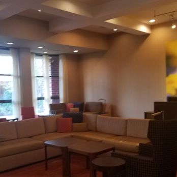 Courtyard by Marriott Akron Stow - Really spacious, comfortable, and colorfully sitting area. - Hotels Near Me - Stow, Ohio
