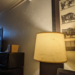 Rodeway Inn - Desk lampshade with bad wall patches for accent