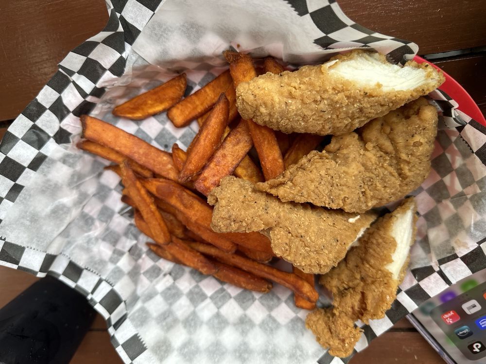 MoE’s Eagles Nest Deli