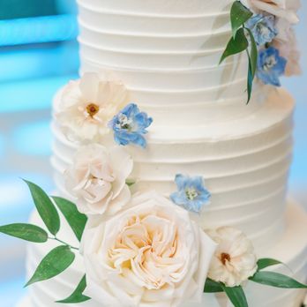 Julep Bloom Design - Wedding cake florals - Floral Designers Near Me Julep Bloom Design - Wedding cake florals - Floral Designers Near Me