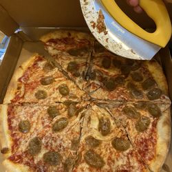 Siracusa's NY Pizzeria - Floppy undercooked uncut sausage pizza