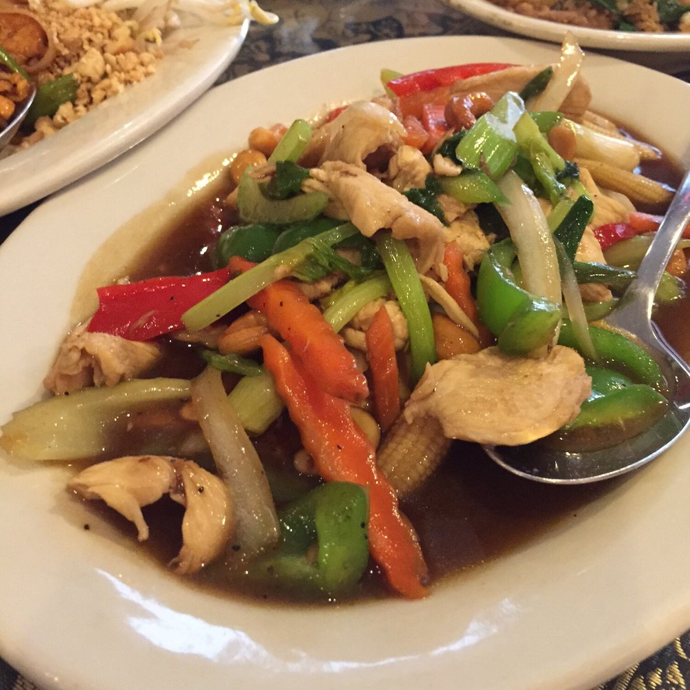 Boun Bistro - Cashew chicken - Thai Near Me - Fort Worth, Texas